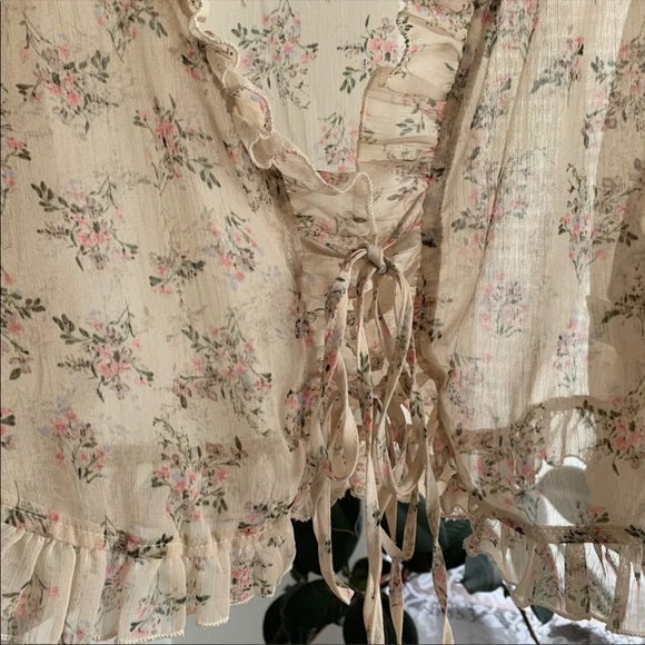 Fashion Nova Floral Tie Blouse - Picture 2 of 4